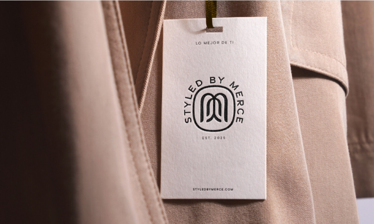 Monoline emblem anchors refined retail applications