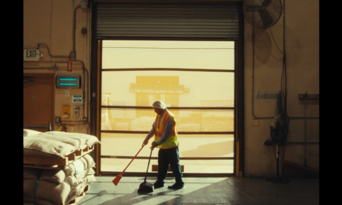 The Coffee Bean & Tea Leaf Roastery: Camarillo, California (slide 2)