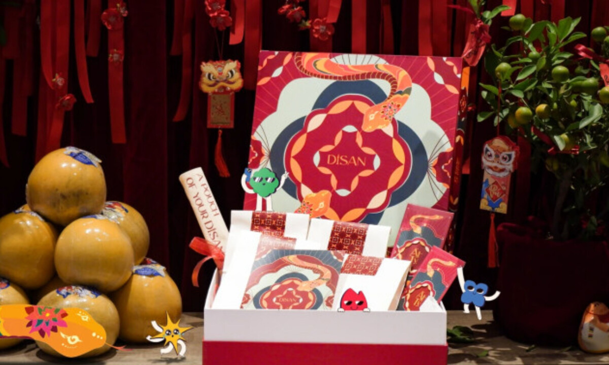 Gift box presentation merges tradition with modern styling