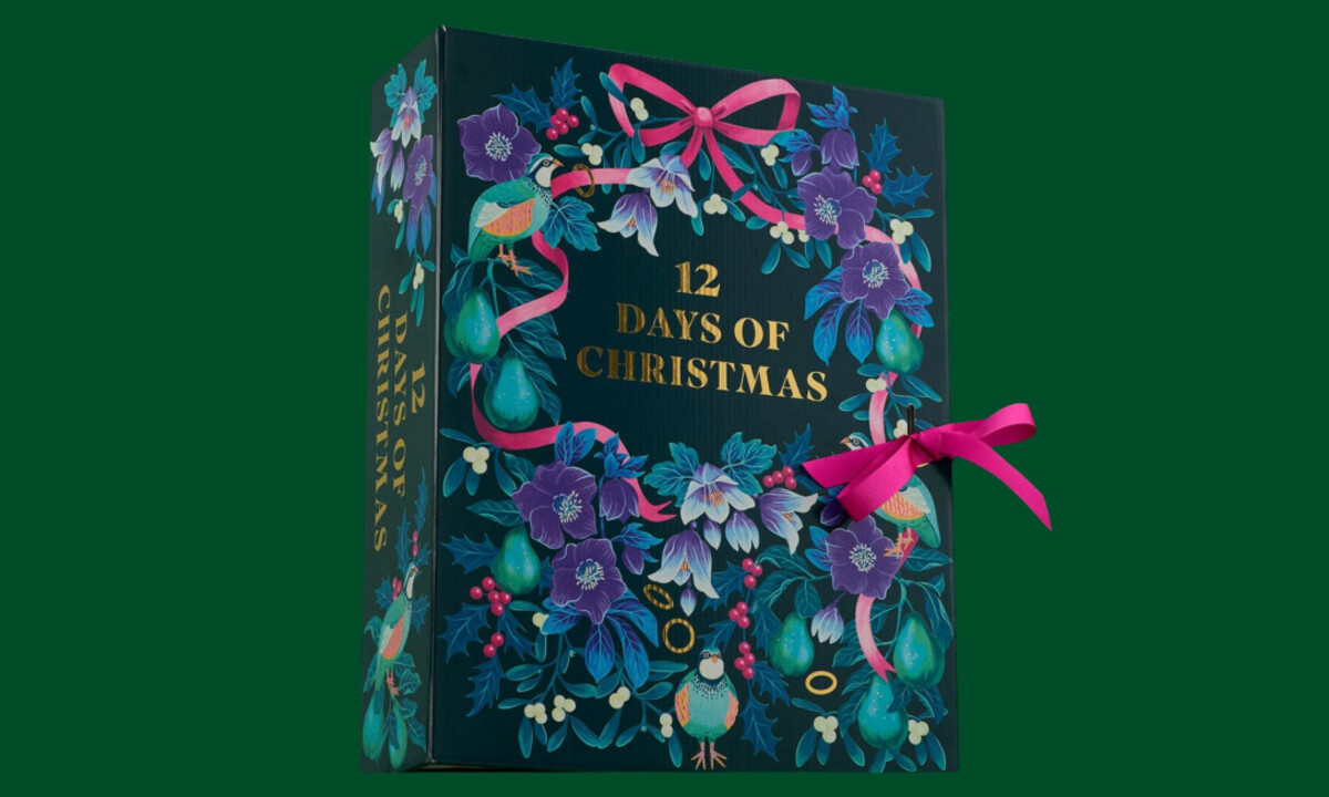 Botanical gift box with ribbon and gold foil title