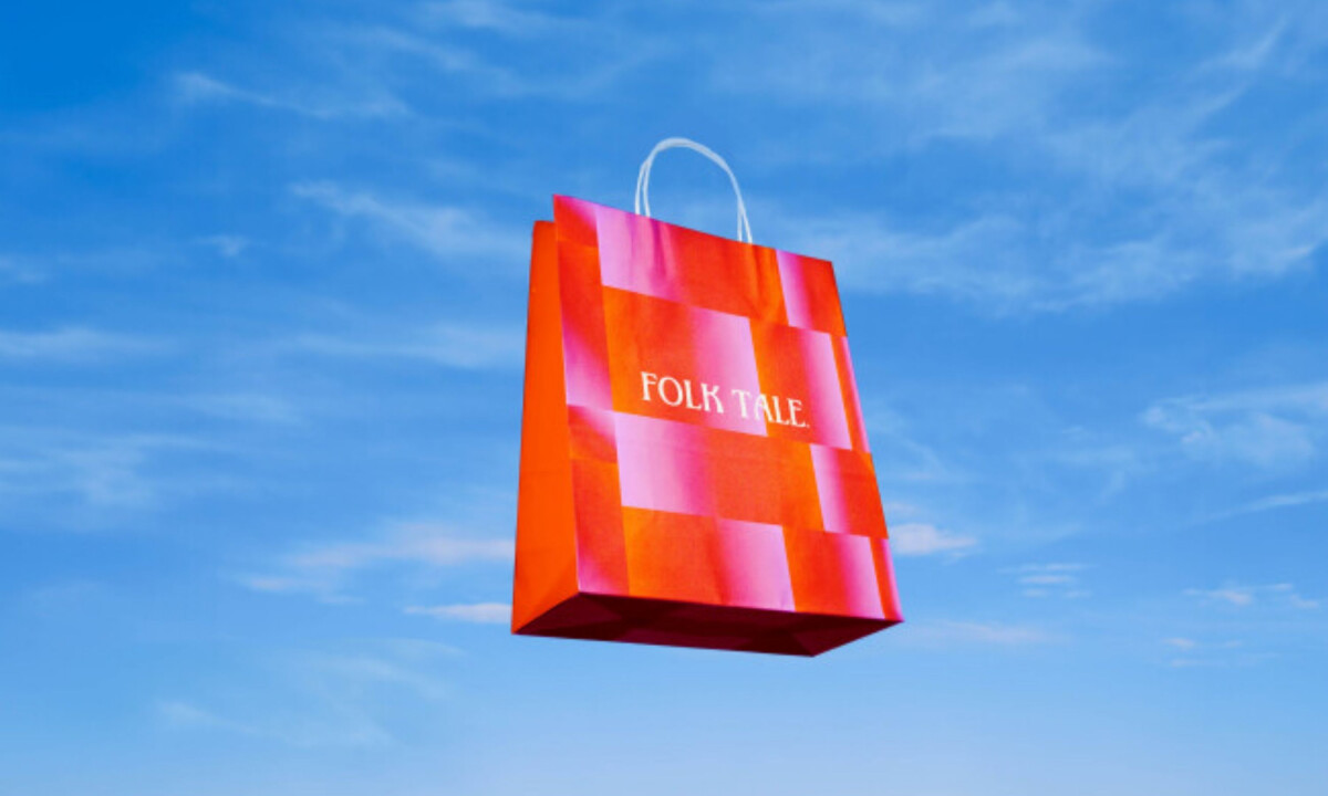 Color-rich retail bag extends wine brand across physical touchpoints