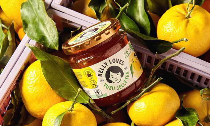 Jar of Kelly Loves Yuzu Jelly Tea surrounded by fresh yuzu fruits by Without Studio.