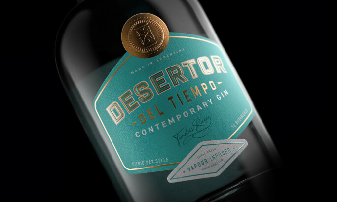 Desertor del Tiempo’s gin bottle packaging design by Tuerca Studio.