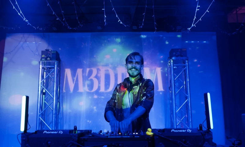 NovaSapien Labs - M3DIUM Productions