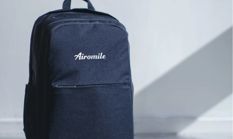 StarkSouk - Logo Design for Innovative Bag Company