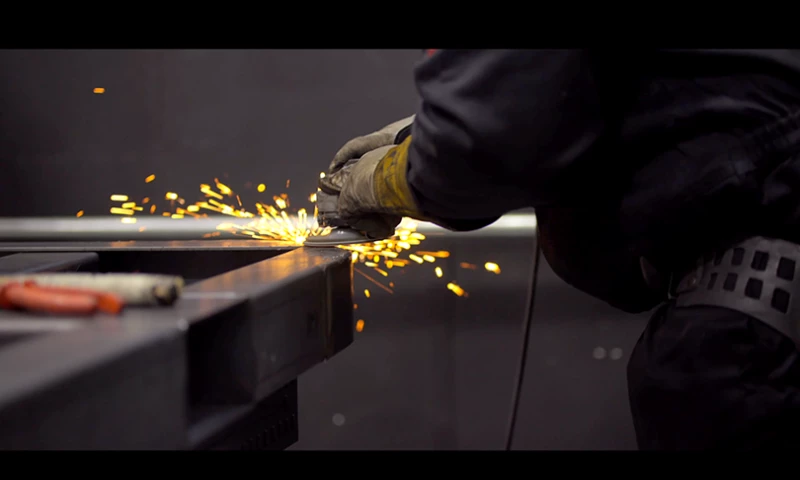 Universal Wolf & Lontra