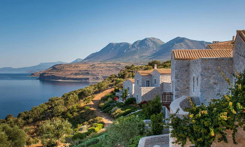 Bassa Maina Villas & Suites