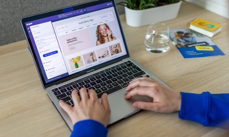 Stabilizing and Enhancing a Global E-commerce App for Shopify Stores