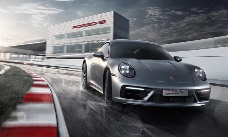 MADJOR - Porsche | Driving service innovation with the Exclusively Yours program