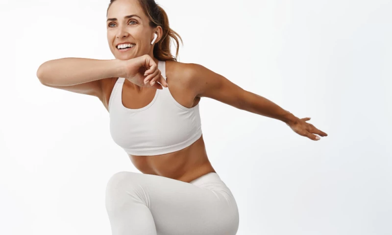 Social media immersion for investment decisions