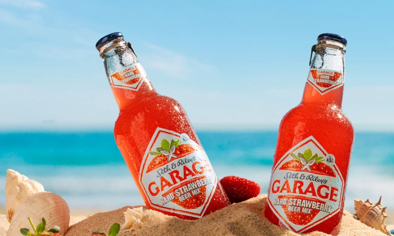 GARAGE HARD STRAWBERRY BEER MIX LABEL DESIGN