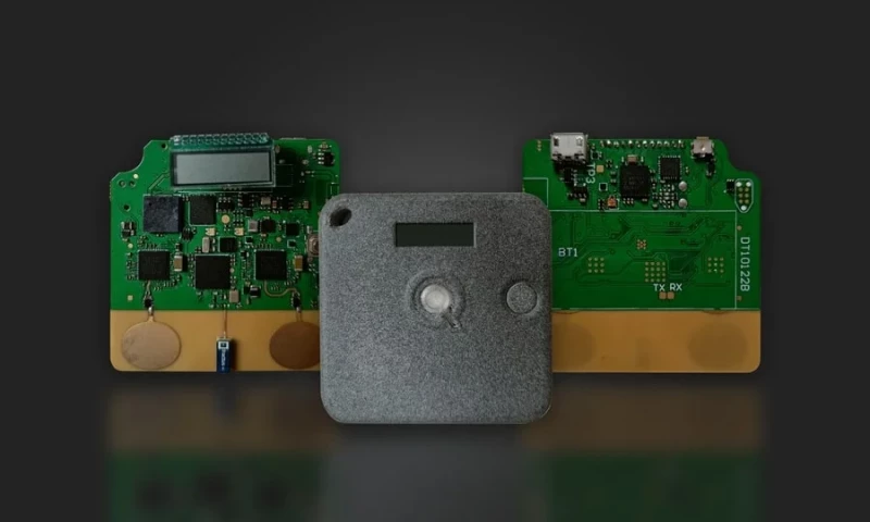 Smart UWB, BLE tag with IR temperature sensor The device is a custom indoor tracking system designed to enable precise real-time location tracking of individuals or objects within a building. It leverages Ultra-Wideband (UWB) technology with two antennas,