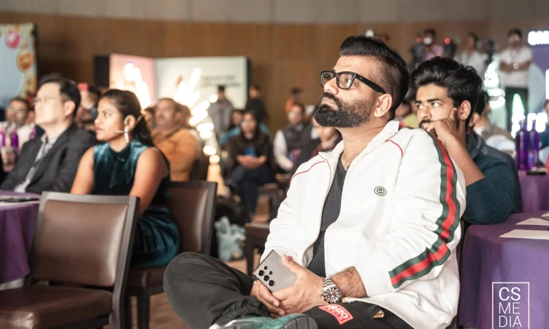 CandidShutters Media - Samsung Smartphone Launch Expert Photographers Create Buzz