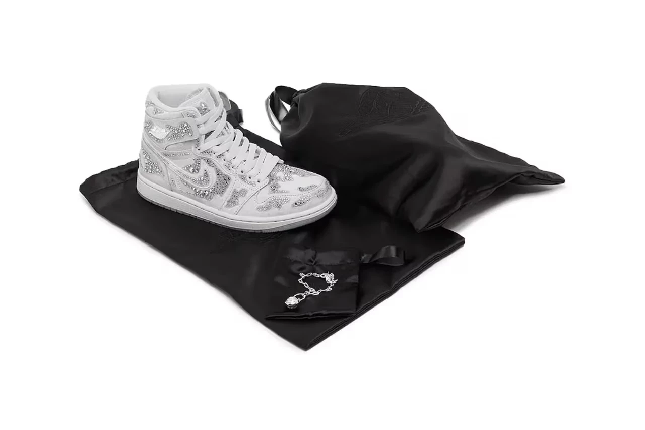 A charm bracelet and three dust bags go with the shoes