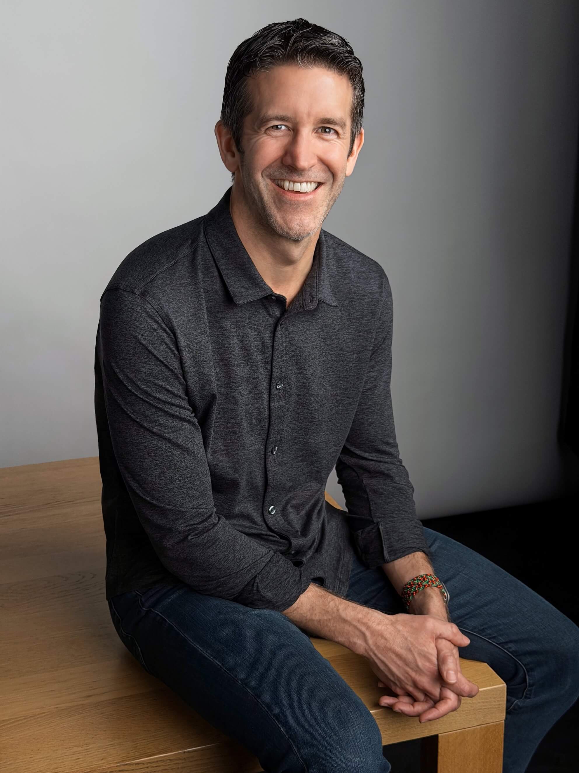 John Ternus replaces Tim Cook as Apple's next CEO.