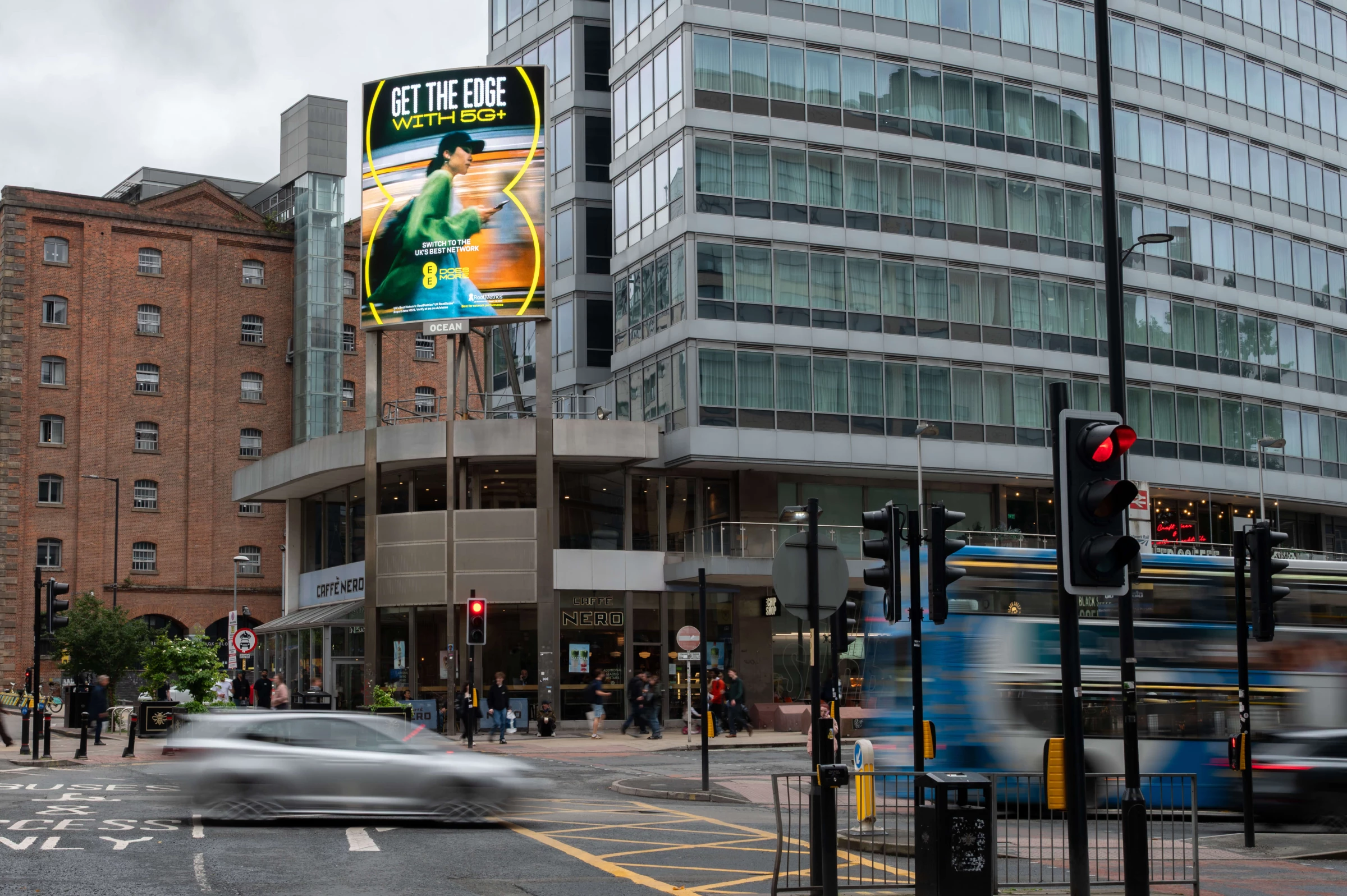 EE's "Get the Edge" OOH Effort at Piccadilly | Source: EE EE's "Get the Edge" OOH Effort at Piccadilly | Source: EE