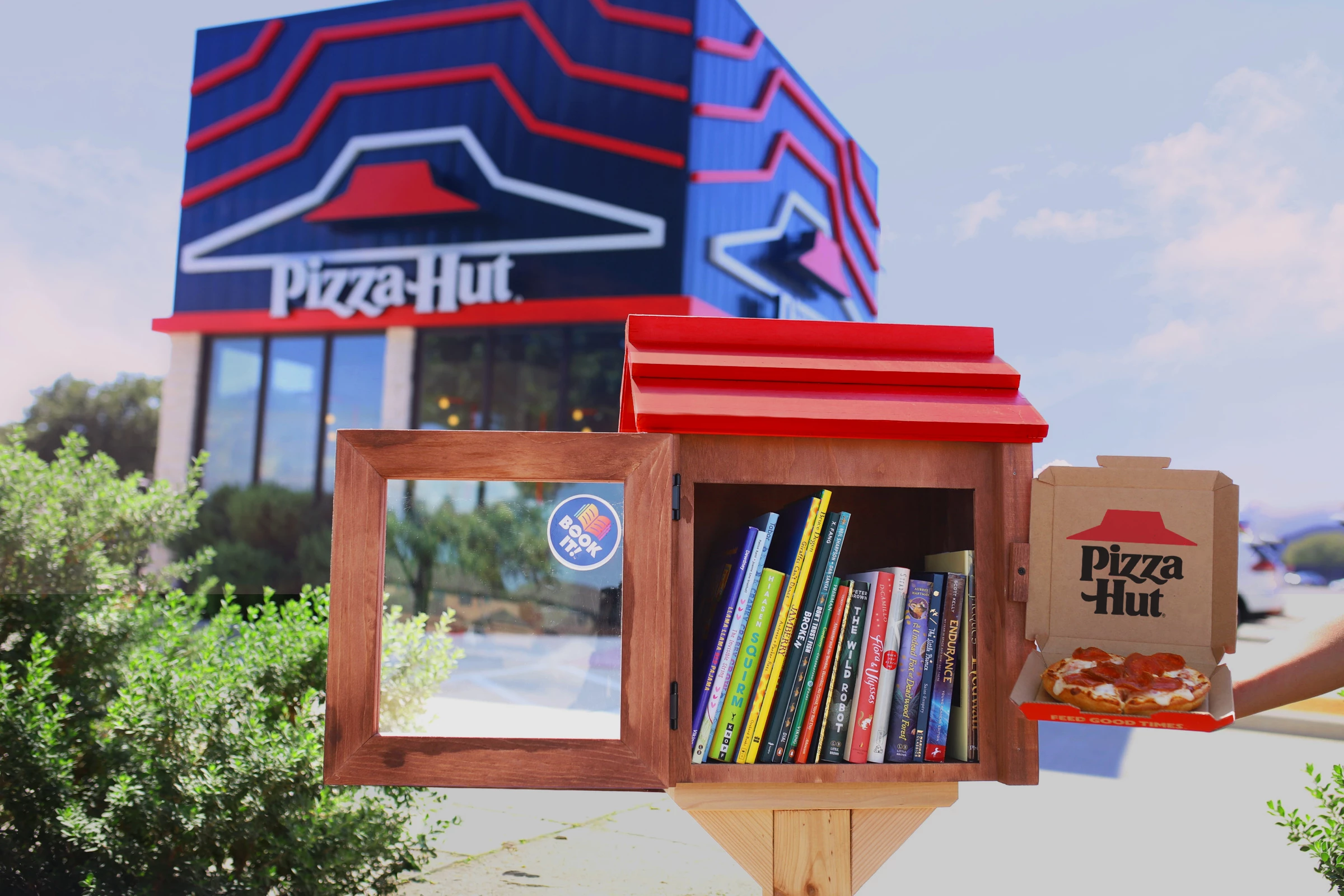 Little Hut Library in Front of Pizza Hut | Source: Pizza Hut