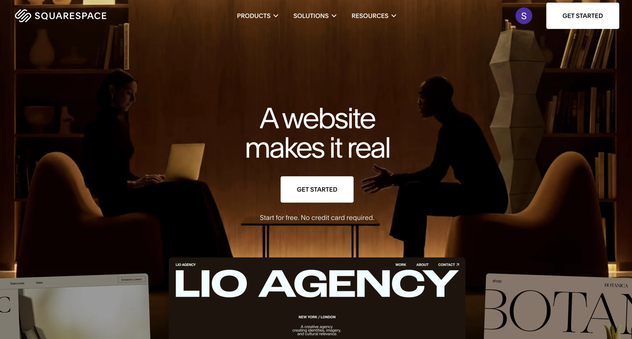 Squarespace presents working website templates directly on the page alongside editorial typography and repeated free-trial CTAs.