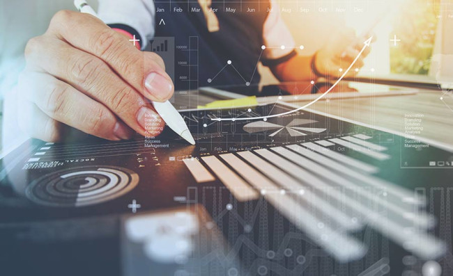 small-business-consulting Man's fingers holding a pen and writing on a board