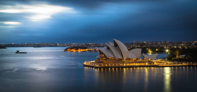 sydney digital marketing: opera house and business area buildings