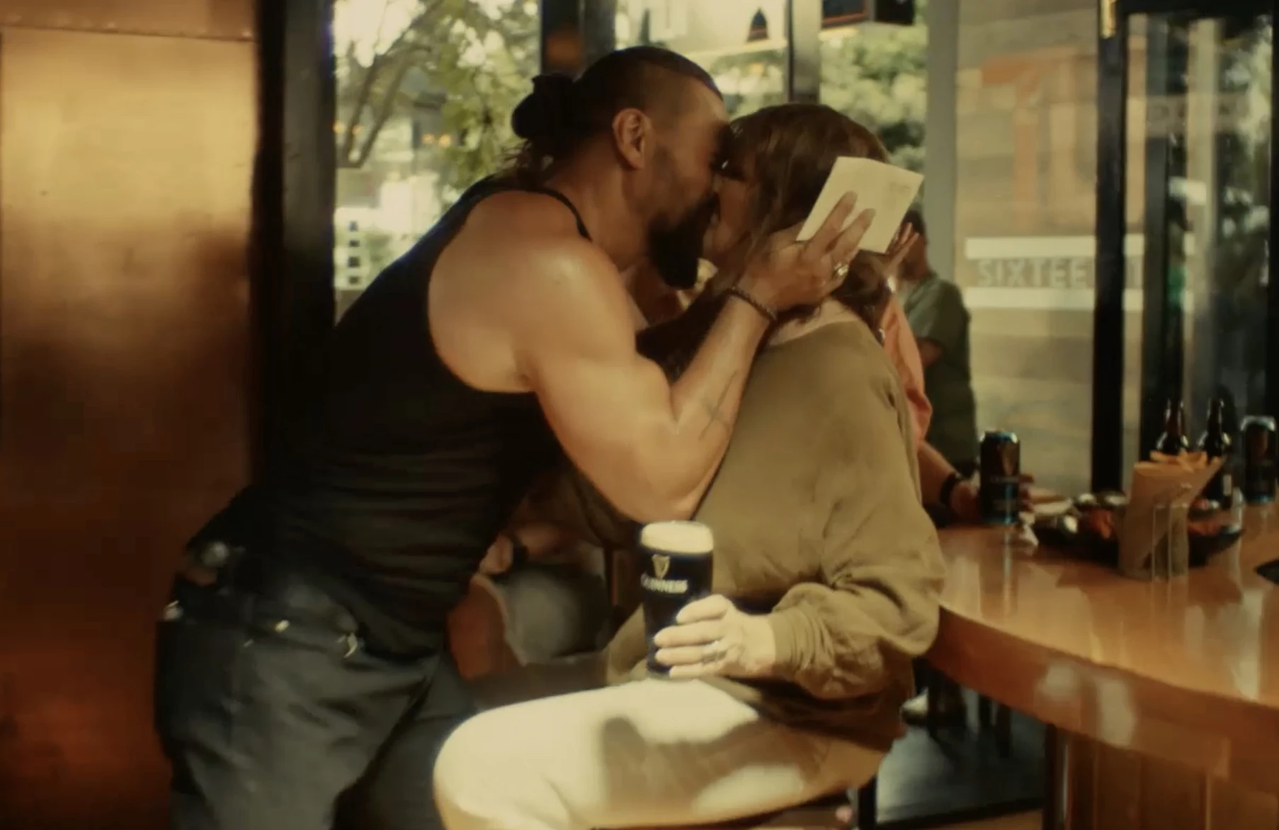Jason Momoa kisses his real-life mother in the new Guinness commercial.
