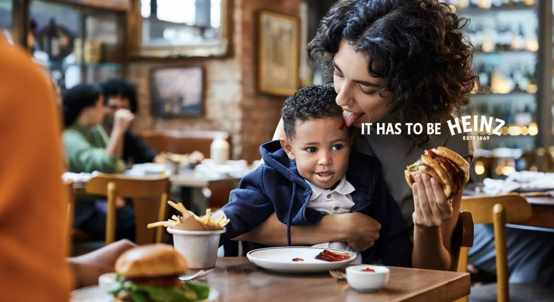 A woman gets Heinz off her son's head | Source: Heinz