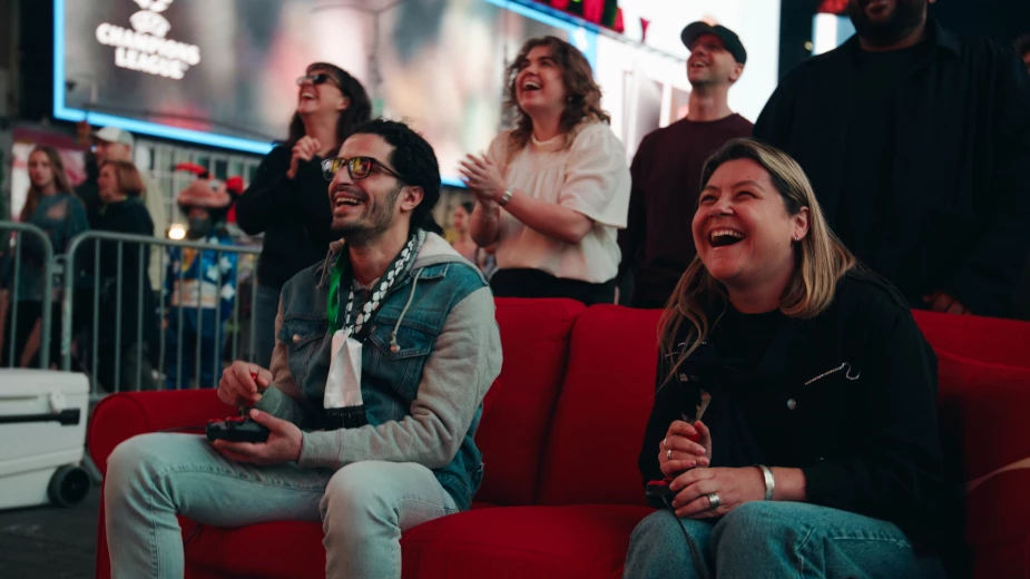 Passers By Playing Coca-Cola's Playable Billboard | Source: Coca-Cola