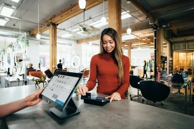 Engaging experiences, one of the benefits of VR in business and retail