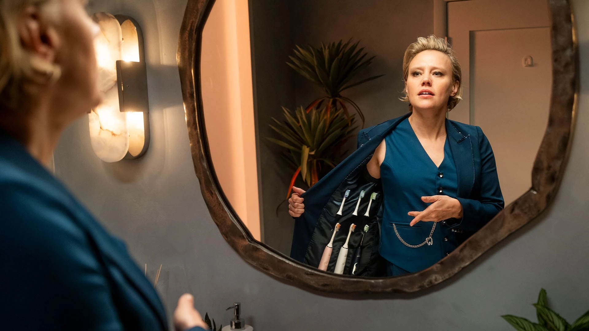 Kate McKinnon is Susan Toothbrush