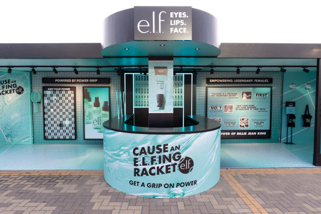 Sit & Spritz Makeup Bar