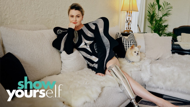 Viktoria Modesta strikes a pose.