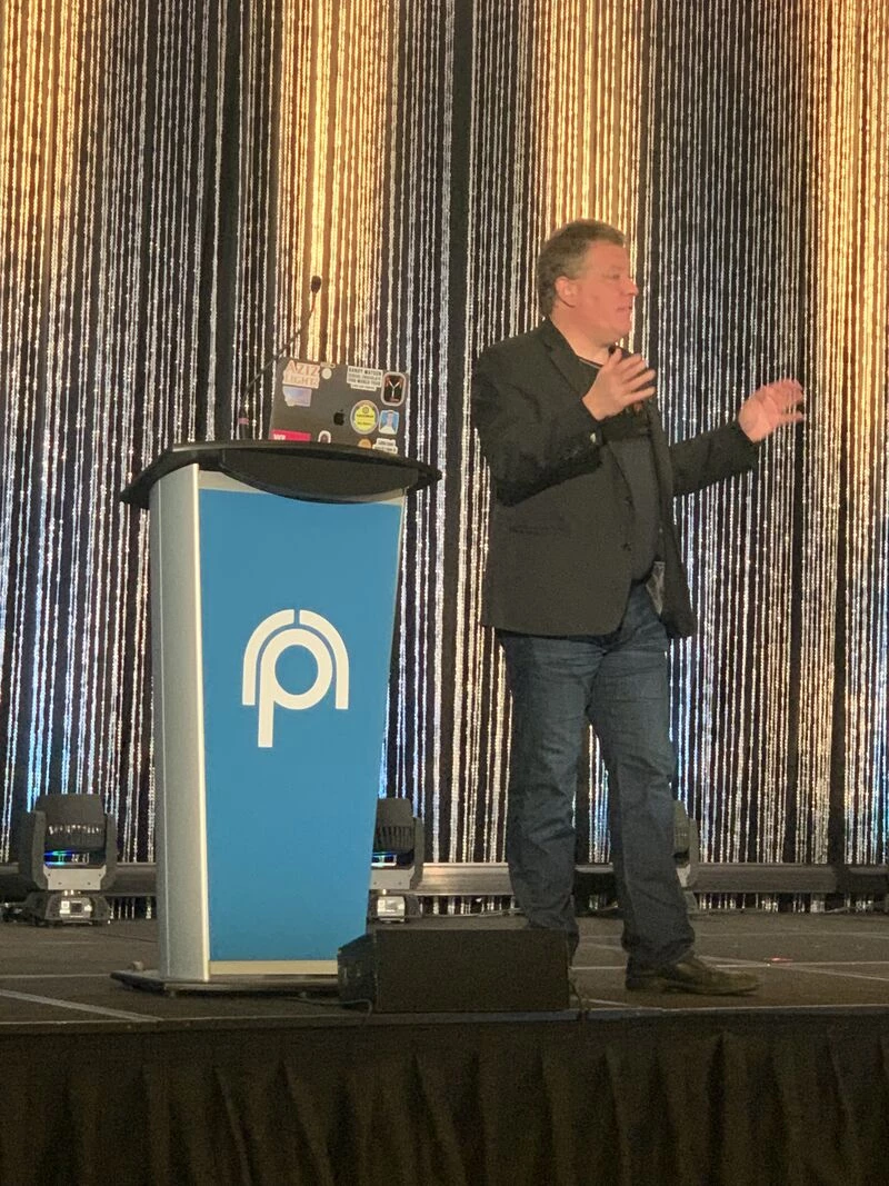 Peter Shankman speaking at the CPRS national conference