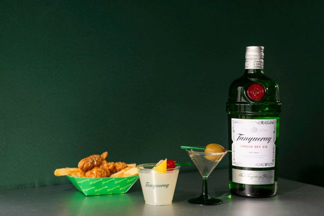 Tanqueray Paired Its Classic Gin With Dirty Fries for Its Classic or Nothing Diner | Source: Tanqueray Gin Tanqueray Paired Its Classic Gin With Dirty Fries for Its Classic or Nothing Diner | Source: Tanqueray Gin