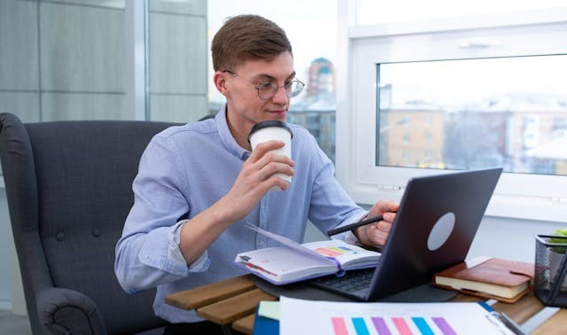 Man holding coffee cup