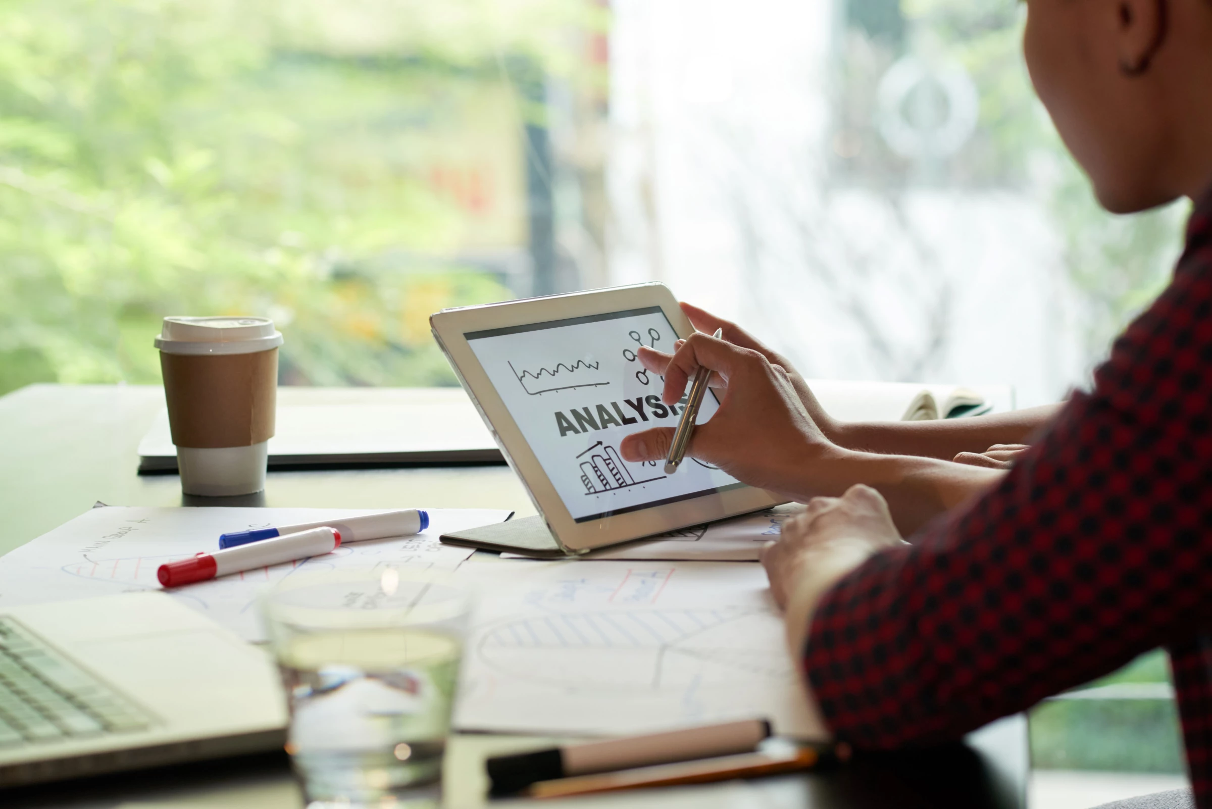 A man analyzes content KPIs in a tablet