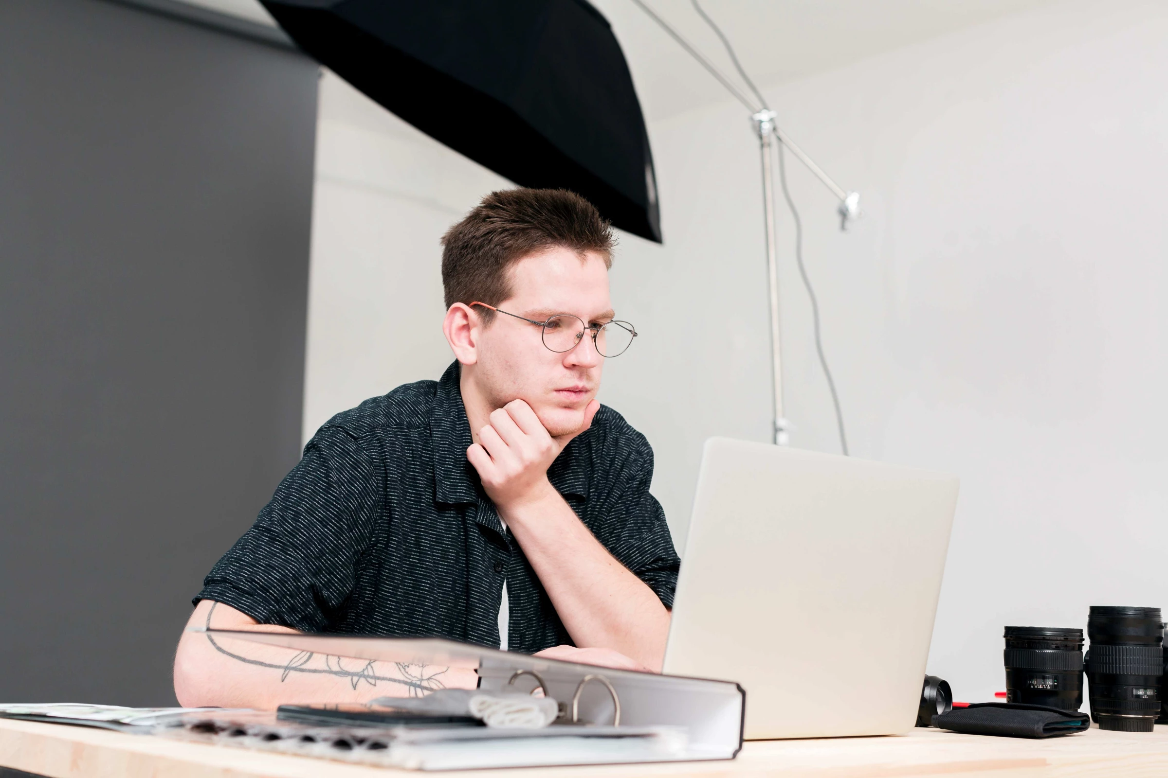 A freelancer searching for video production opportunities online
