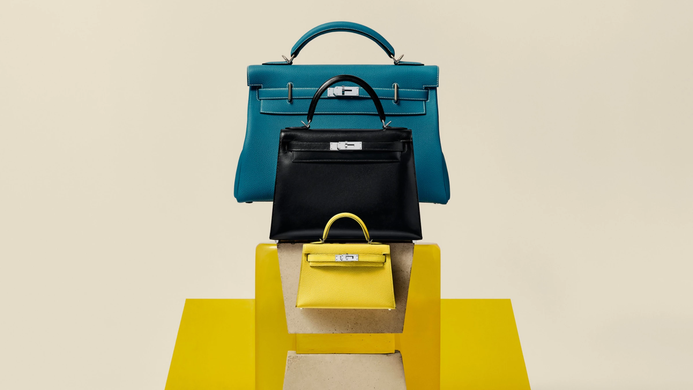 Hermès Kelly Handbags Hermès' Kelly Handbags in different colors and sizes