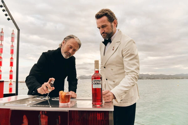 Mads Mikkelsen unveils his Negroni twist at Campari’s Hyde Beach event during the 78th Cannes Film Festival.