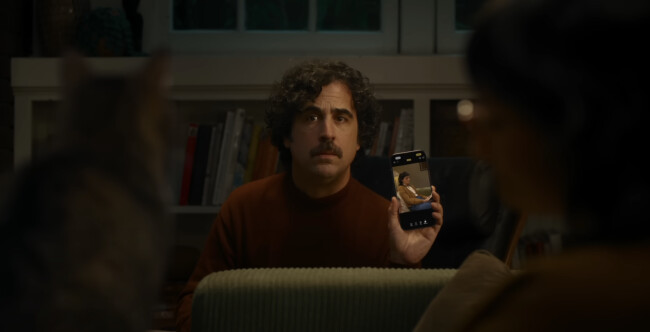 The man removes Garrett from the frame using Clean Up | Source: Apple The man removes Garrett from the frame using Clean Up | Source: Apple